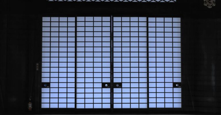 Akustik-Schiebetüren 3.0: Aerogelkern, Licht und Luftreinigung als unsichtbarer Raumteiler für moderne Wohnungen