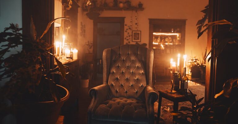 Wohnwand 3‑in‑1: Regal mit Helmholtz‑Akustik und PCM‑Wärmespeicher für das Wohnzimmer