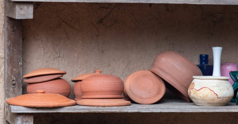 Kühlende Terrakotta-Möbel: Stromlose Speisekammer-Module für Küche und Wohnraum